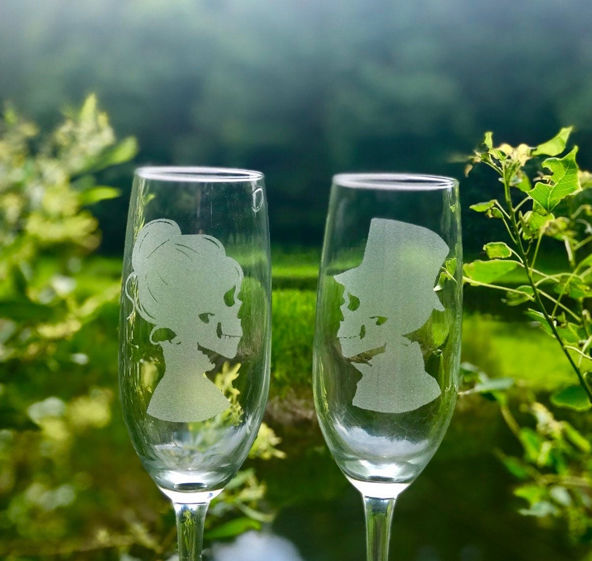 Engraved Skeleton Bride & Groom Wine Glasses – Black-Tinted Stems or Champagne Flutes, Gothic Wedding, Halloween, Dark Romance Gift