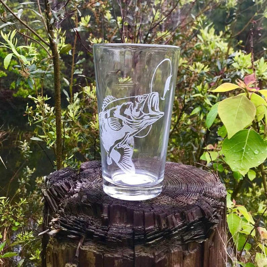 Engraved Big mouth bass fishing lure pint glass, Beer mug