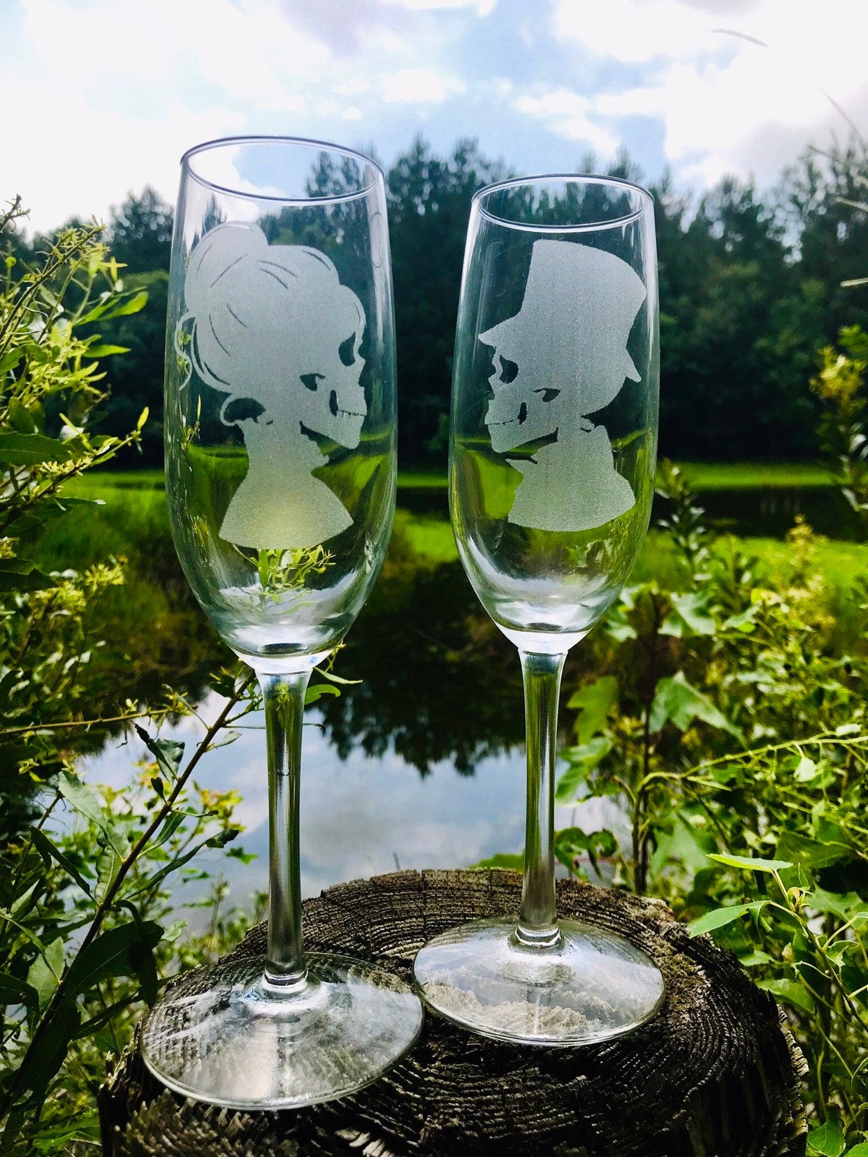 Engraved Skeleton Bride & Groom Wine Glasses – Black-Tinted Stems or Champagne Flutes, Gothic Wedding, Halloween, Dark Romance Gift