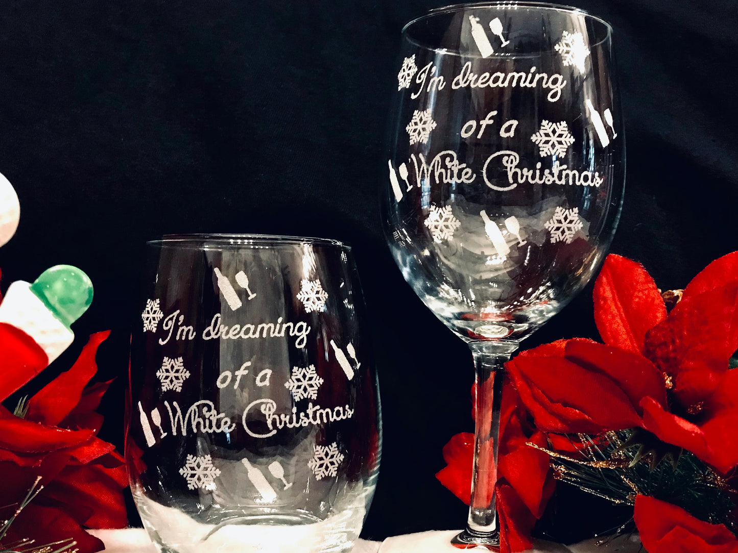 Engraved Christmas Wine Glass, "Dreaming of a White Christmas"
