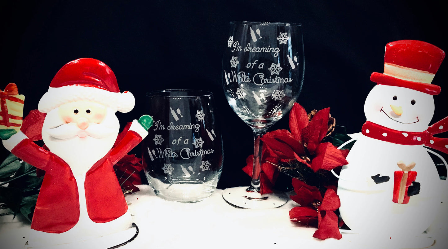 Engraved Christmas Wine Glass, "Dreaming of a White Christmas"