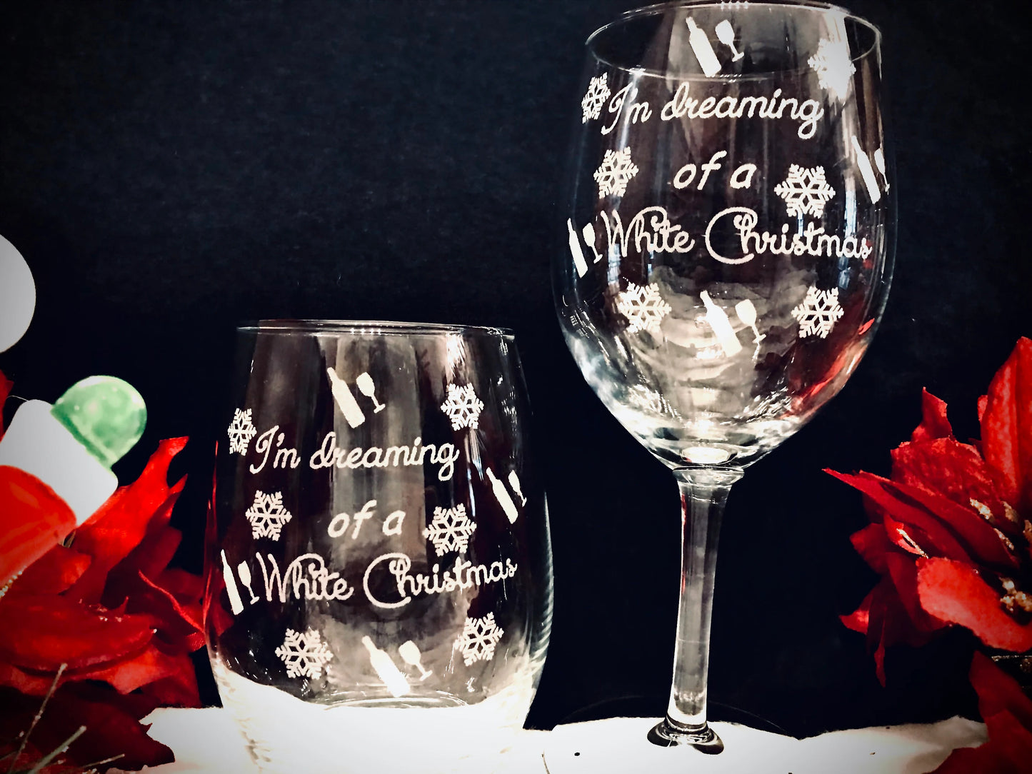 Engraved Christmas Wine Glass, "Dreaming of a White Christmas"