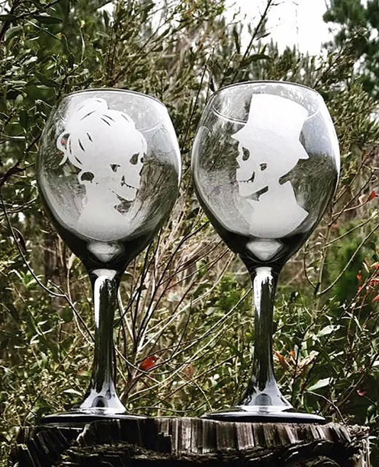 Engraved Skeleton Bride & Groom Wine Glasses – Black-Tinted Stems or Champagne Flutes, Gothic Wedding, Halloween, Dark Romance Gift